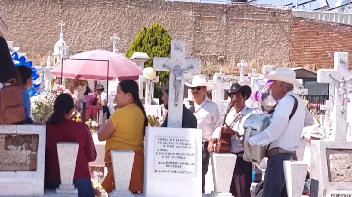 Día de muertos en el panteón de Zapopan