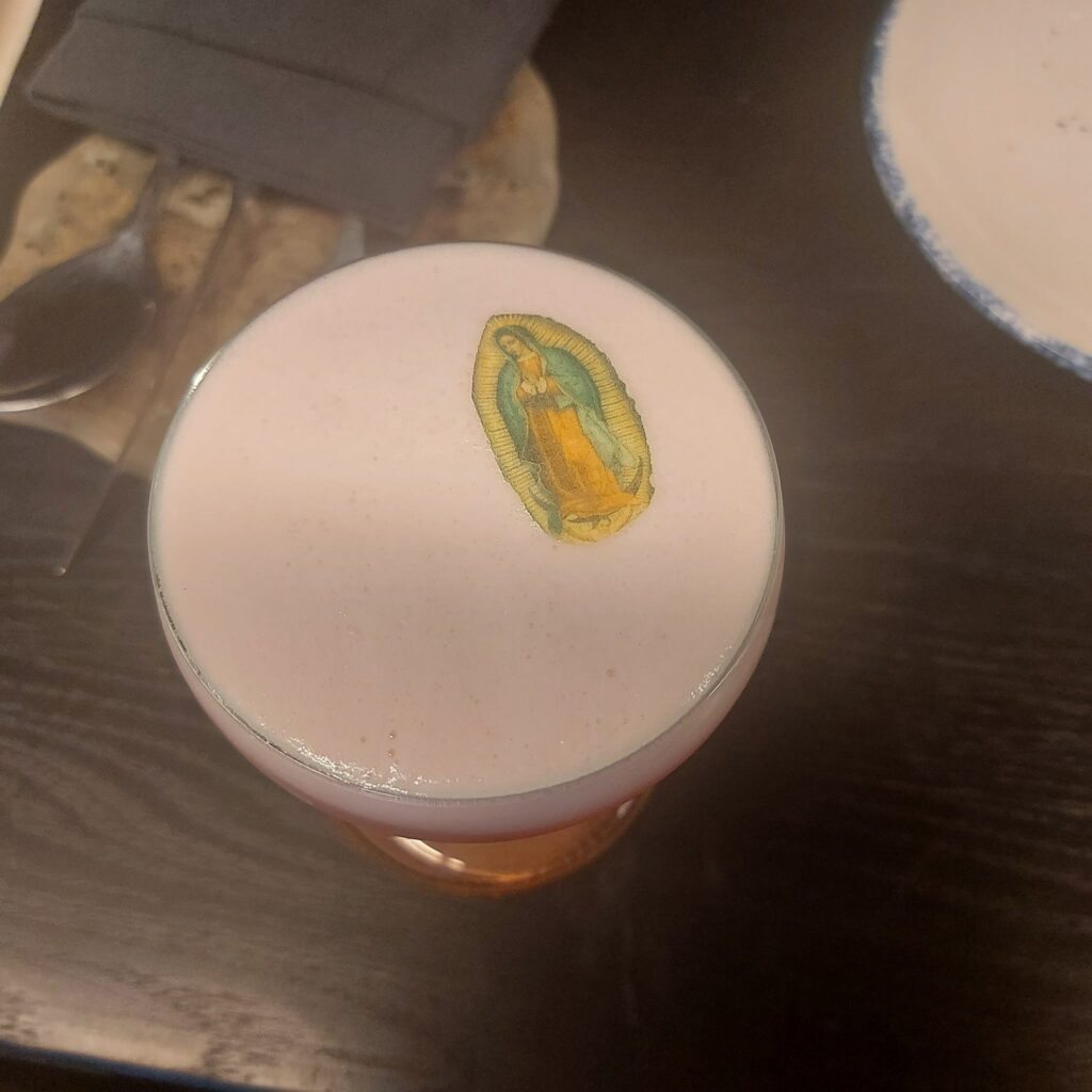 Lupita sobre un manto espumoso